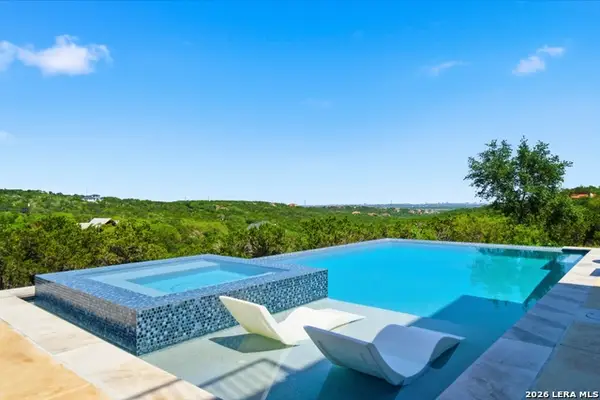 10042 Rafter S Trl, Helotes, TX 78023
