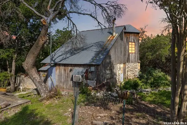 221 Apacheria Pass W, Comfort, TX 78013 - #1