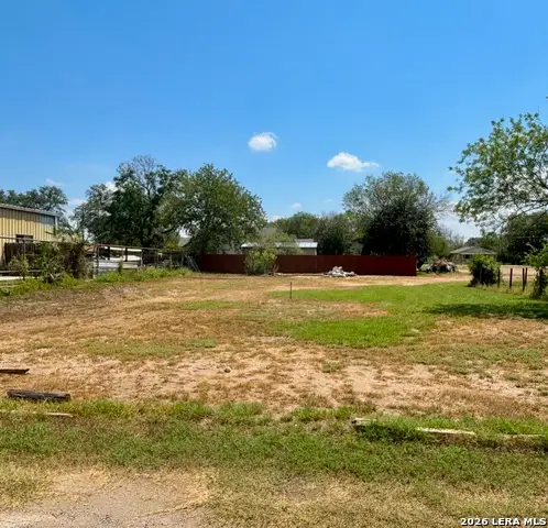 00 Renfro, Devine, TX 78016 - #1
