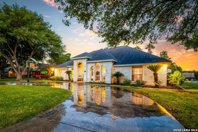 601 Woodlake Dr, McQueeney, TX 78123 - #1