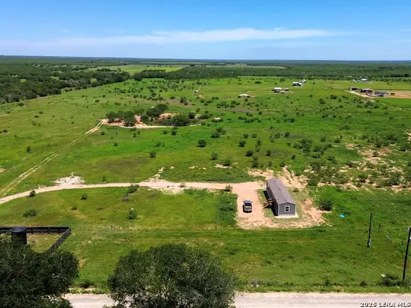 6061 County Road 2000, Pearsall, TX 78061