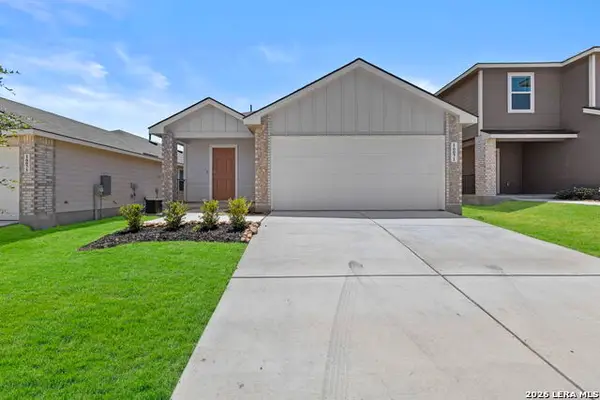 16071 Mahogany Way, Elmendorf, TX 78112