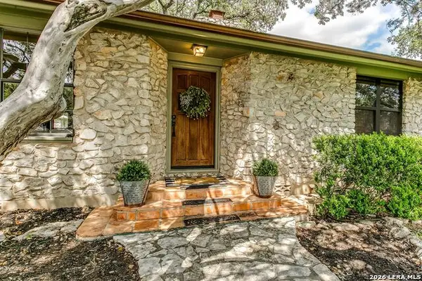 17118 Sugar Crest Dr, San Antonio, TX 78232