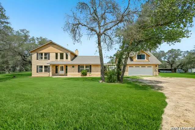 1922 Virginia Ln, Floresville, TX 78114 - #2