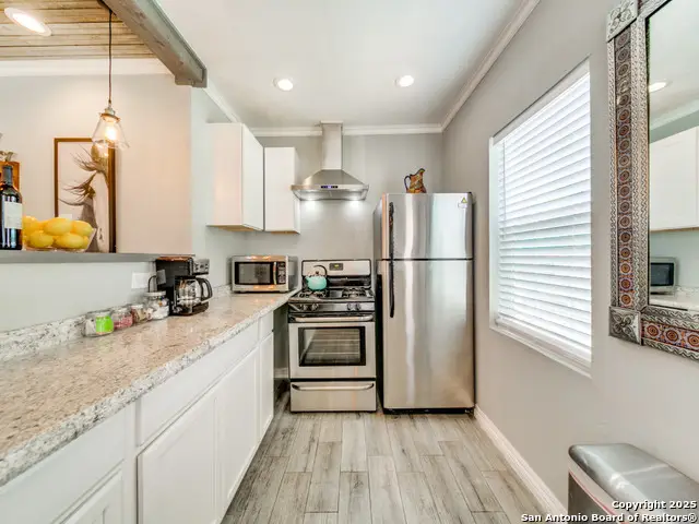 1402 Wyoming St, San Antonio, TX 78203 - #2