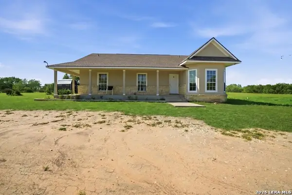 95 Molly Dr, Lytle, TX 78052