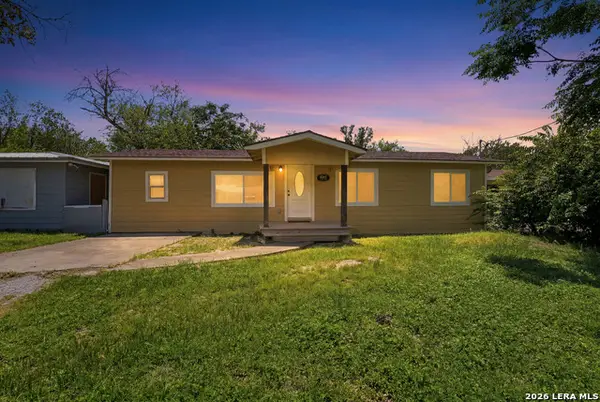 937 Anderson St, Seguin, TX 78155