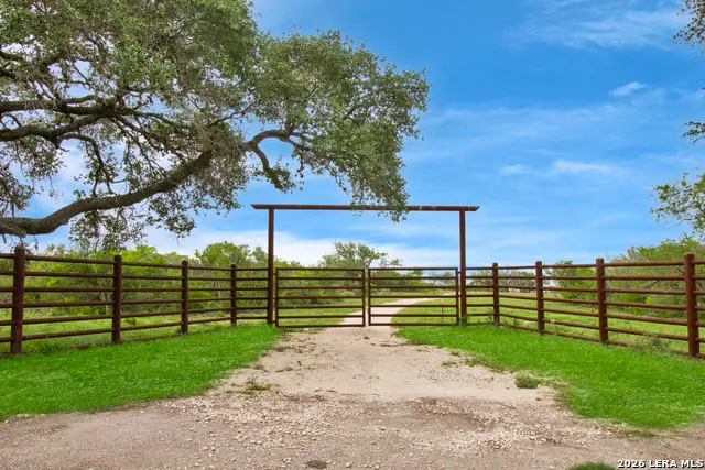4225 Mineral Cemetery Rd, Beeville, TX 78102 - #3