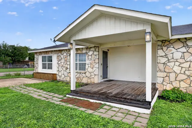 715 Walnut St, Jourdanton, TX 78026 - #2