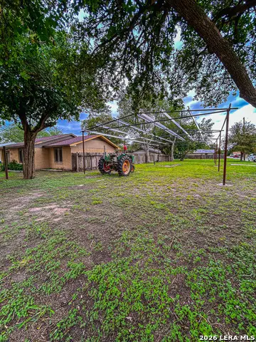 802 W Carter, Beeville, TX 78102 - #3