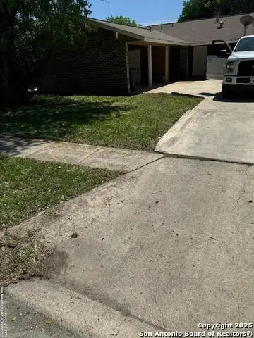 5734 Harefield, San Antonio, TX 78228