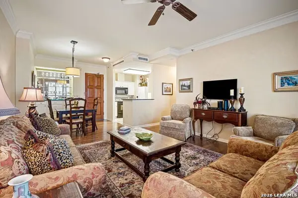 1 Towers Park Ln #810, San Antonio, TX 78209