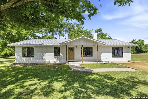 125 W Lower Crabapple Rd, Fredericksburg, TX 78624