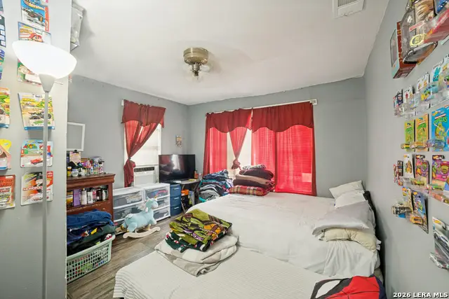 1915 Delfino St, San Antonio, TX 78237 - #3