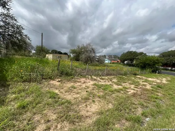 100 Bluewind, Poteet, TX 78065