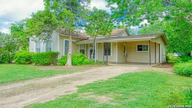 1107 Trail St, Floresville, TX 78114 - #1