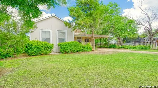 1107 Trail St, Floresville, TX 78114 - #2