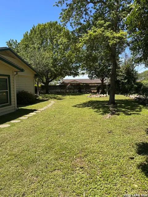 601 Poplar St, Jourdanton, TX 78026 - #3