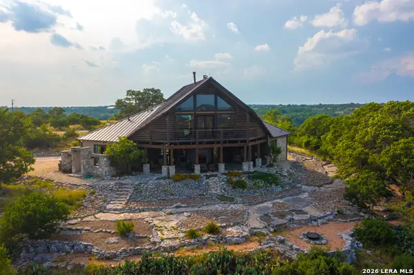 225 Valley View Dr, Comfort, TX 78013