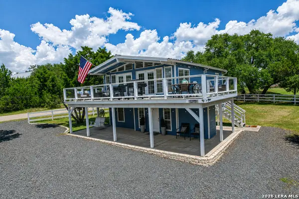 1215 Stagecoach Dr, Canyon Lake, TX 78133