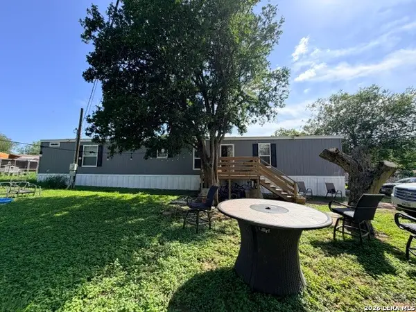 1510 Waltom Ave, Jourdanton, TX 78027