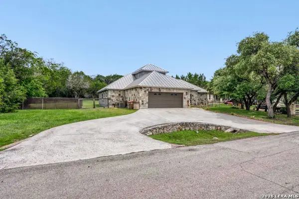 748 Canyon Oaks Dr, Canyon Lake, TX 78133