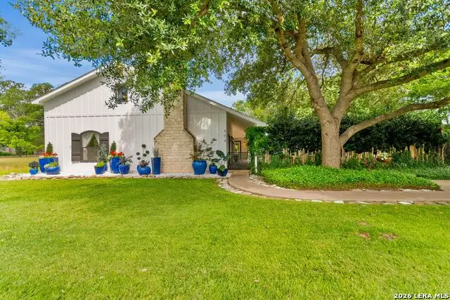 904 N Lincoln St, Fredericksburg, TX 78624 - #2