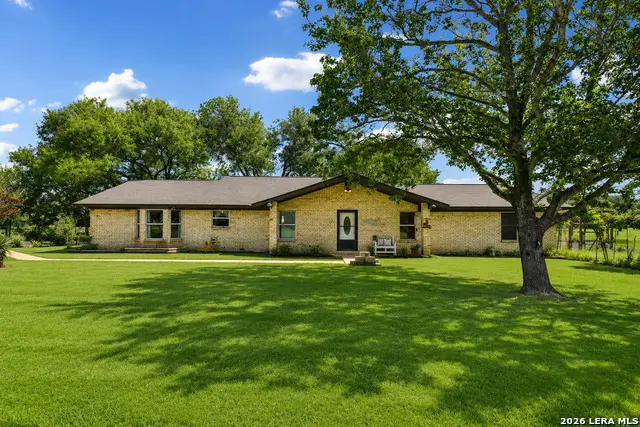 215 Deer Run St, Pleasanton, TX 78064 - #1
