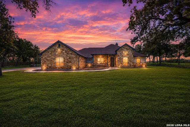 156 Woodlands Dr, La Vernia, TX 78121 - #1