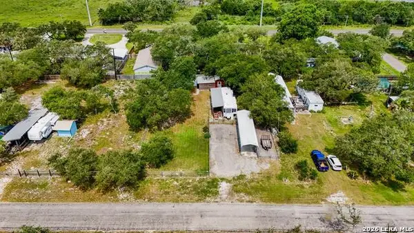119 Donnie Dr, Rockport, TX 78382