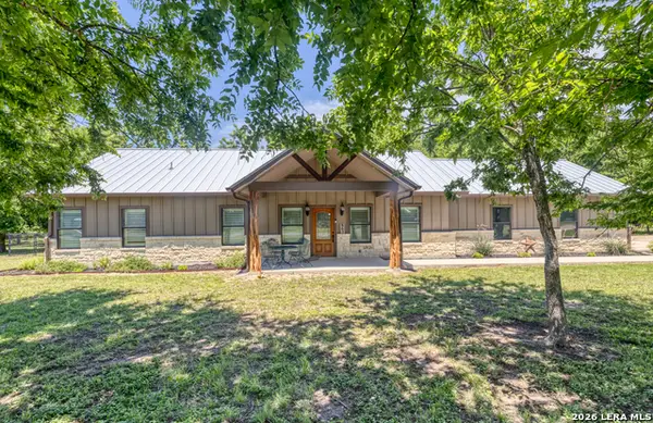 863 Flatrock Circle, Leakey, TX 78873