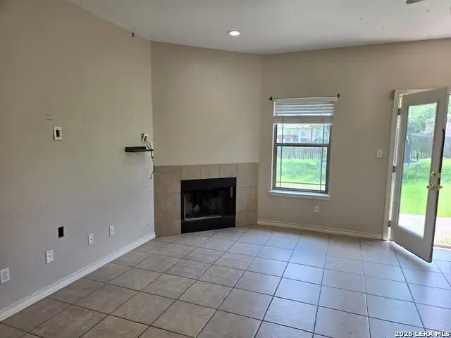 106 Crestway, Floresville, TX 78114 - #2