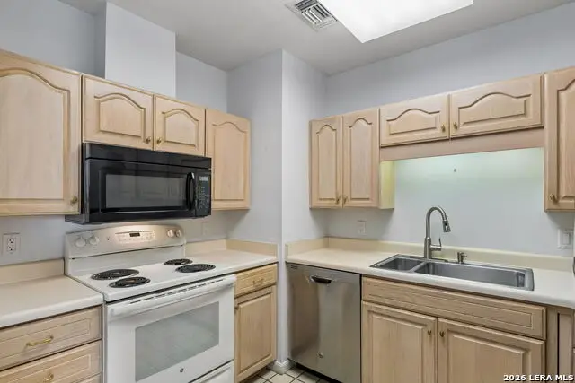 1 Towers Park Ln #1202, San Antonio, TX 78209 - #3