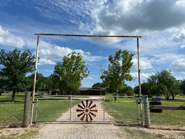 1797 W Us Highway 90 East, Hondo, TX 78861 - #2