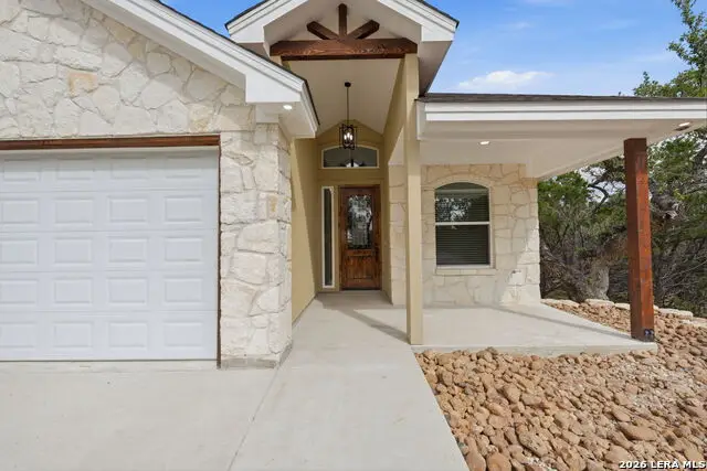 346 Assiniboia Dr, Canyon Lake, TX 78133 - #2