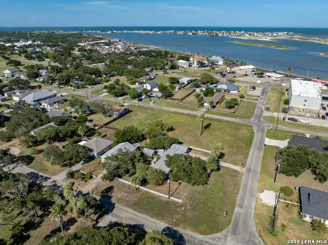 1302 E Cedar St, Rockport, TX 78382 - #2