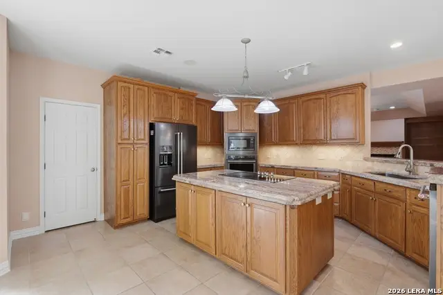 8 Donore Cir, San Antonio, TX 78229 - #3