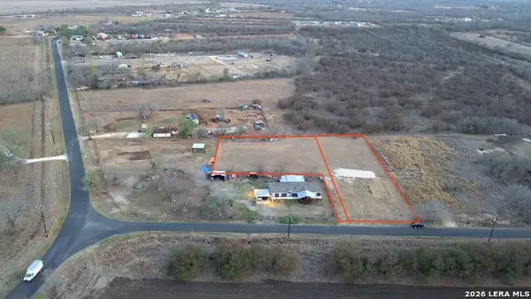 11446 Hollowell Rd, Atascosa, TX 78002