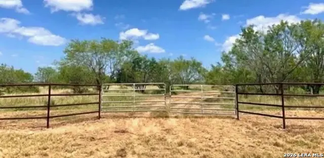 3968 Bluntzer Rd, Jourdanton, TX 78026 - #2