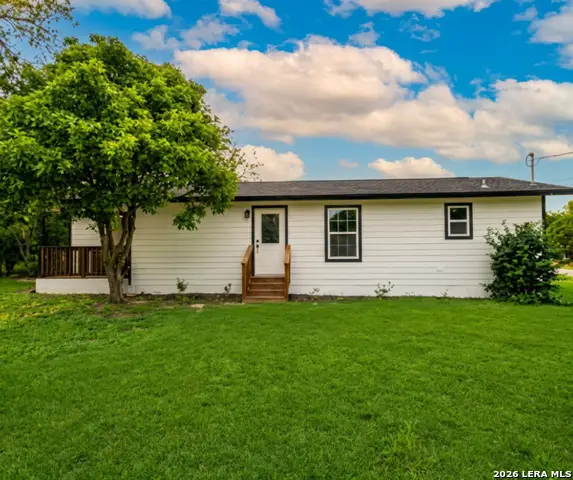 209 N Burke St, Beeville, TX 78102