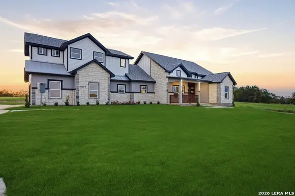 207 Hidden Ranch, Floresville, TX 78114