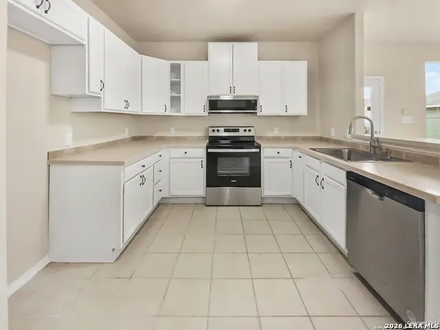 121 Lark Hill, Floresville, TX 78114 - #2