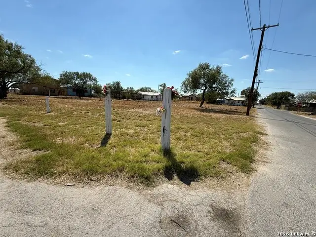 204 Hidalgo, Carrizo Springs, TX 78834 - #3