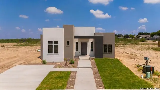 825 Ceniza Dr., Eagle Pass, TX 78552 - #2