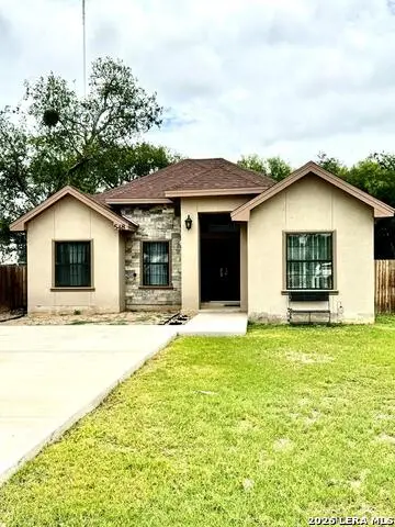 548 Third St, Quemado, TX 78877