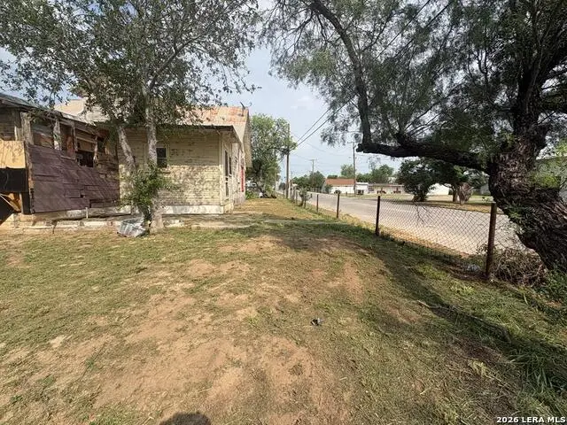 300 N 10th, Carrizo Springs, TX 78834 - #2