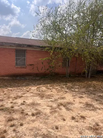 610 E Jackson St, Crystal City, TX 78839 - #3
