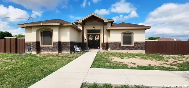 3627 Reindeer Dr., Eagle Pass, TX 78852 - #3