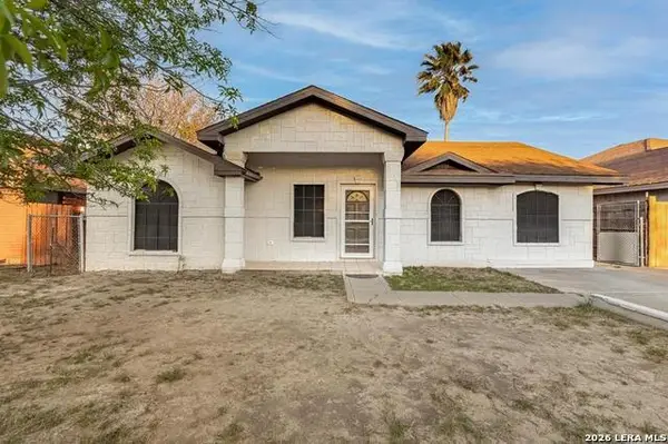 1661 Paseo Encinal Dr, Eagle Pass, TX 78852