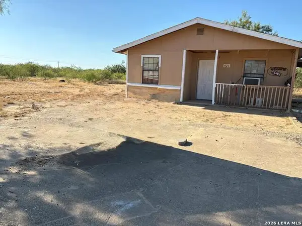421 Las Tobia Dr, Carrizo Springs, TX 78834